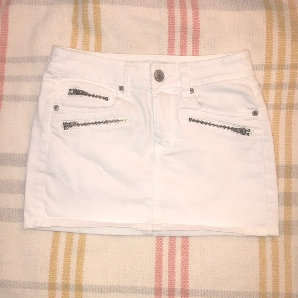 White stretchy mini skirt